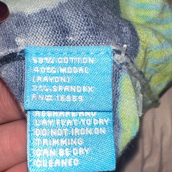 Floral V-Neck Sweater - Black and Green - Picture 6 of 7